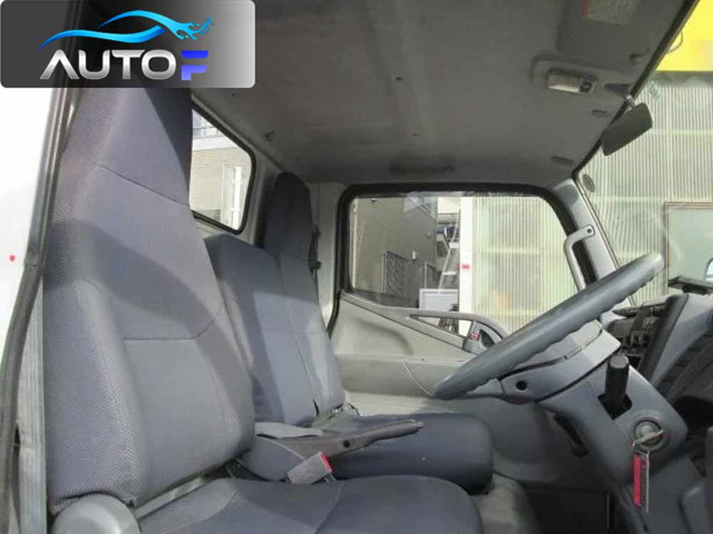 Xe tải Fuso Canter 10.4R (5 tấn, thùng dài 5.9m): Thông số, giá bán